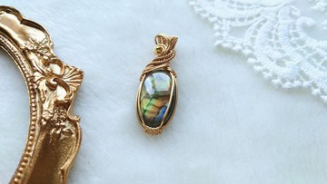 【虹】彩拉長石吊墜 / 聖誕禮物 / 生日禮物 / 交換禮物 / 避邪