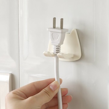 10個創意插頭掛鉤廚房電線粘貼式壁掛收納免打孔強力插座無痕粘鉤