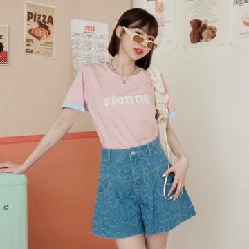 OB嚴選中大尺碼-蕾絲字母撞色反摺短袖上衣《AB20527》