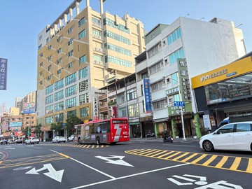 武廟商圈&輕軌C31&建國一路全棟翻新金透店｜高雄市苓雅區建國一路