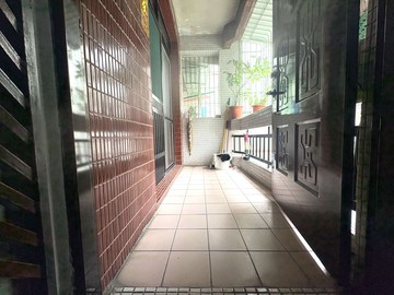 育英護校~公寓三樓 陽台進出｜高雄市三民區大利街