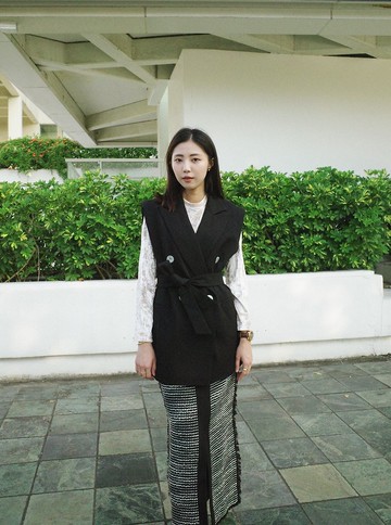 UUIN   _ 黑無袖西裝
