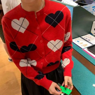 MOCO韓版chic法式減齡愛心提花菱格紋百搭顯瘦長袖針織開釦毛衣外套