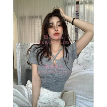 方領短袖修身顯瘦性感氣質上衣短袖T恤女小眾設計上衣女【聚寶屋】