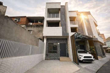 旗山老街市中心 | 前後臨路 五房透天美宅  ｜高雄市旗山區文中路