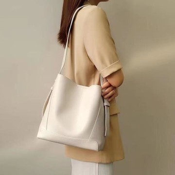 大容量水桶包高級感軟皮百搭單肩休閑通勤腋下包白色托特斜跨包女