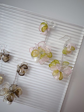 繁華攏是夢 綠粉 花球垂墜式樹脂耳環