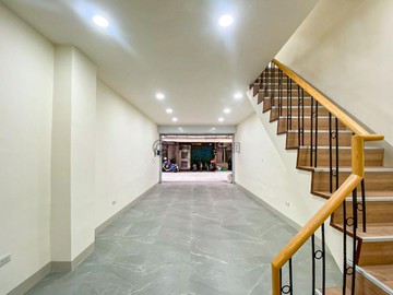 籬仔內輕軌站瑞隆商圈翻新車庫透天｜高雄市前鎮區武德街