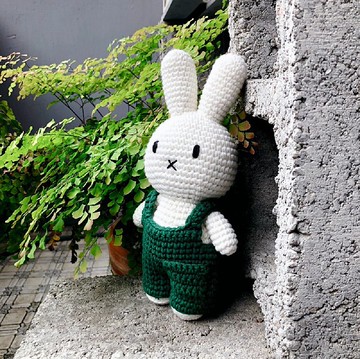 荷蘭 Just Dutch | Miffy 米飛兔 編織娃娃和她的綠色吊帶褲