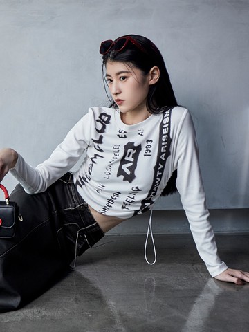 滿版印字側抽繩長袖上衣
