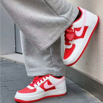 S.G NIKE AIR FORCE 1 BG HV5165-121 愛心 白粉火紅 情人節 AF1 運動鞋 大童鞋 女