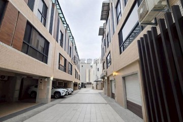「太平」「孝親房+併排雙車」5年別墅｜台中市太平區成功東路