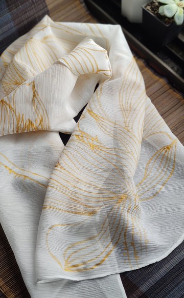 手繪雪紡輕清小圍巾~白描金線荷*雅白