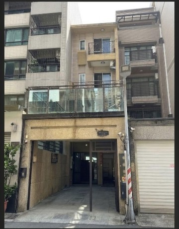巨蛋旁稀有釋出｜大地坪雙車庫透天｜高雄市左營區華夏路