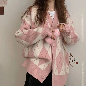 M-4XL 大尺碼針織開衫女 新款英倫風菱形格子毛衣女寬松慵懶風V領中長款外套