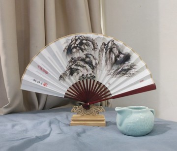 聚福山水絹布摺扇典藏組 7吋 含底座與扇套