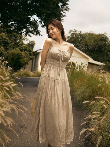 微皺感細肩帶綁帶收腰抓皺傘襬長洋裝