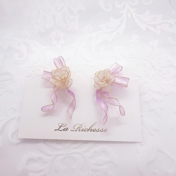 絲帶和玫瑰耳環