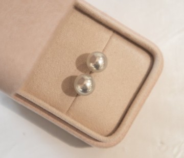 日本銀藍灰 Akoya 珍珠耳環。8.5-9mm 18k金