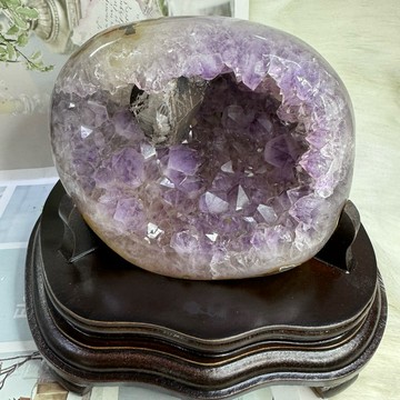 頂級烏拉圭 全拋光 紫水晶洞♥️71號2513公克♥️共生方解石 黑碧璽 送禮收藏 水晶 紫水晶 水晶洞 A2235