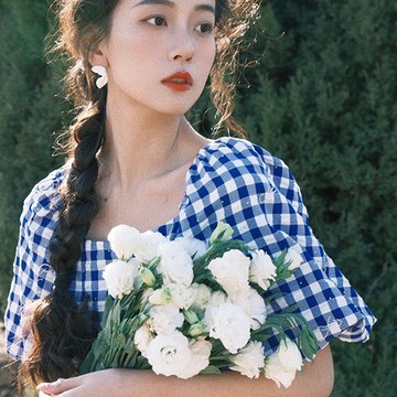 格子連衣裙女2022新款燈籠袖設計感法式別致初戀系小眾收腰顯瘦夏