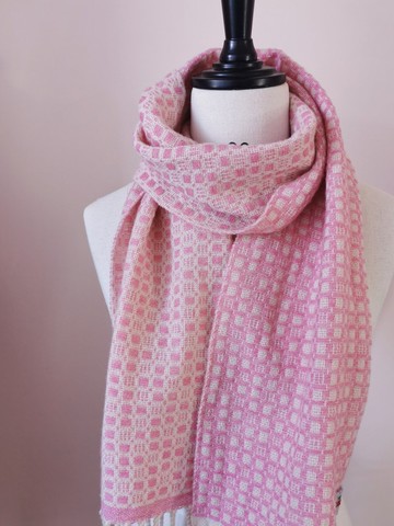 Handwoven by Carina | 手織美麗諾羊毛圍巾