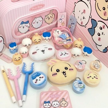 吉伊卡哇1+1組合🩷🩷🩷🩷🩷🩷 [快速出貨]【PINKBEAR 皮可熊】吉伊卡哇系列 CHIIKAWA🩷 柔霧持色唇泥 + 毛絨絨綜合眼影粉盤套組