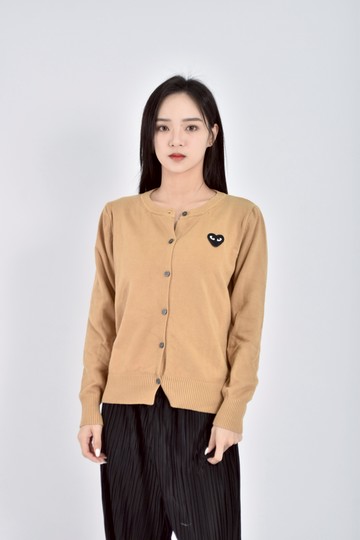 (M) 質感棉質排扣愛心刺繡棕色長袖上衣