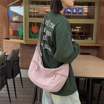 升級lu家同款牛角包單肩斜挎大容量多功能包高級感斜跨背包女