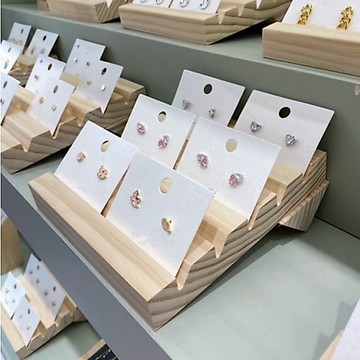現貨🔺木質 平底戒指架 耳環展示架 實木首架 飾品收納托盤 指環架子 道具陳列 飾品展示架 戒台 戒指台 飾品擺攤道具