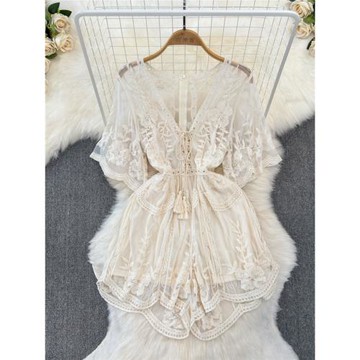 夏季時尚性感V領短袖純色薄款連衣褲蕾絲繡花連體褲短褲度假罩衫