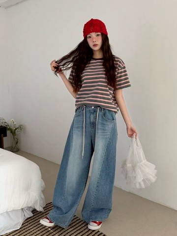 姊妹們許願的誇張版彎刀牛仔褲｜寬版輪廓・自然洗水丹寧褲