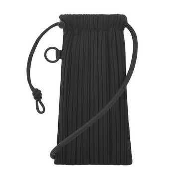 ISSEY MIYAKE 三宅一生 PP 褶皺迷你斜背包-黑