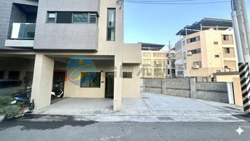 菜菜專任｜精緻裝潢｜邊間可停三車美墅｜台中市清水區民族路一段