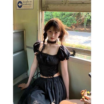 暗黑系甜酷黑色套裝女夏季設計感方領泡泡袖上衣半身裙裙子兩件套