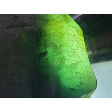 【七彩翡翠】危料 瓜料 瓜地馬拉 脫砂 發黑 原石 賭 冰種 牌子 戒面 台灣出貨  311g