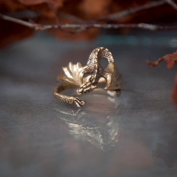 龍形戒指。手工飾品。異教藝術。歌德風格。龍形珠寶。獻給她