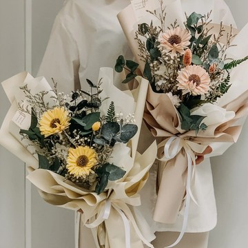 【ELLESHOP】白色花藝-乾燥太陽花 包裝花束 🔔 畢業季、畢業禮物、畢業花束