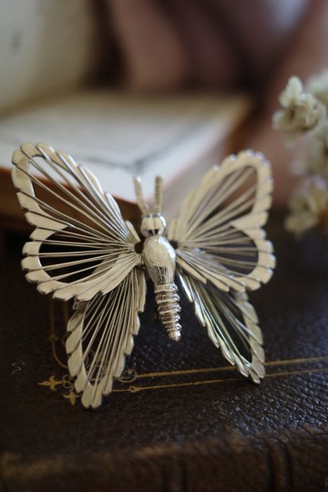 古董Vintage古著銀色線條蝴蝶別針 胸針 西裝外套 Monet A26