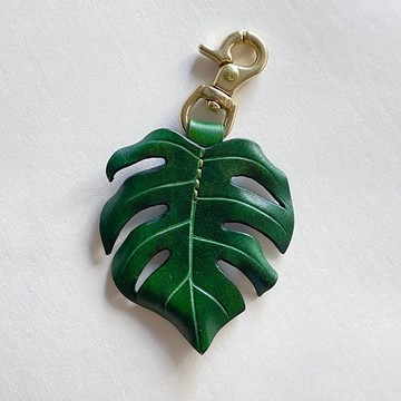 Monstera Deliciosa 要裂不裂龜背芋皮革黃銅掛飾