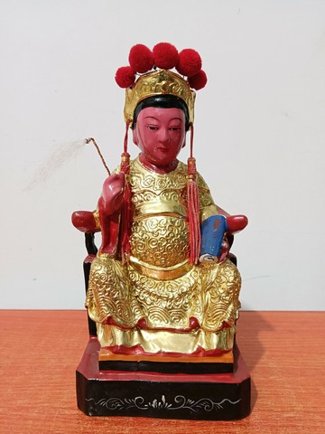 舊木雕佛像神像，高至帽花23厘米，底座寬11厘米，深8厘米