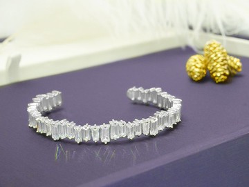 Edith & Jaz • 皇冠鋯石手環