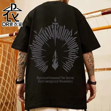 DR更衣室-短袖上衣 美式火焰歌德圓形排列印花短T恤 圓領 五分袖 衣服 大尺碼8XL【NL625190】