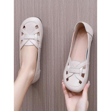 夏季平底中老年涼鞋女軟底媽媽鞋舒適軟面真皮鞋鏤空編織洞洞單鞋