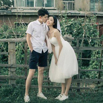 簡約輕婚紗法式旅拍外景出門紗白色吊帶短裙小個子領證登記小禮服