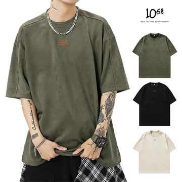 『1068』LATESNACKED 刺繡 山脈 字母 麂皮 露營 山系 情侶 男女 短袖 上衣 短袖tee A90553