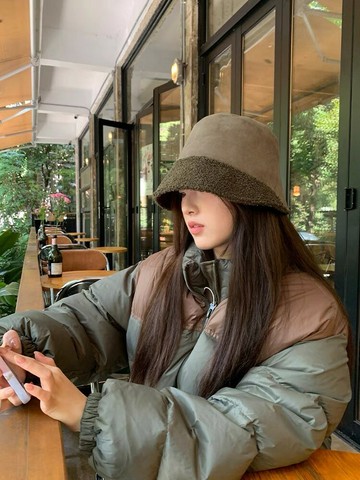 麂皮絨漁夫帽女秋冬2023新款百搭顯臉小毛絨圈圈拼接盆帽素顏神器