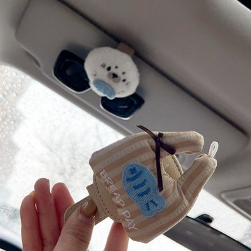 港台嚴選🎉 新款獺獺汽車遮陽板車載可愛眼鏡夾票據卡通收納套通用車用飾品 车载眼镜夹、票据夹
