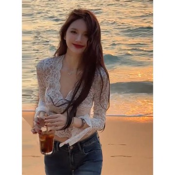 純欲辣妹V領透視長袖修身蕾絲衫