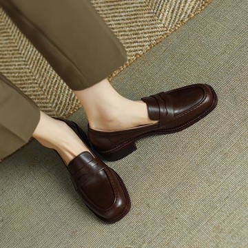 方頭粗跟中跟真皮舒適單鞋女2025春秋季新款中口舒適復古風小皮鞋